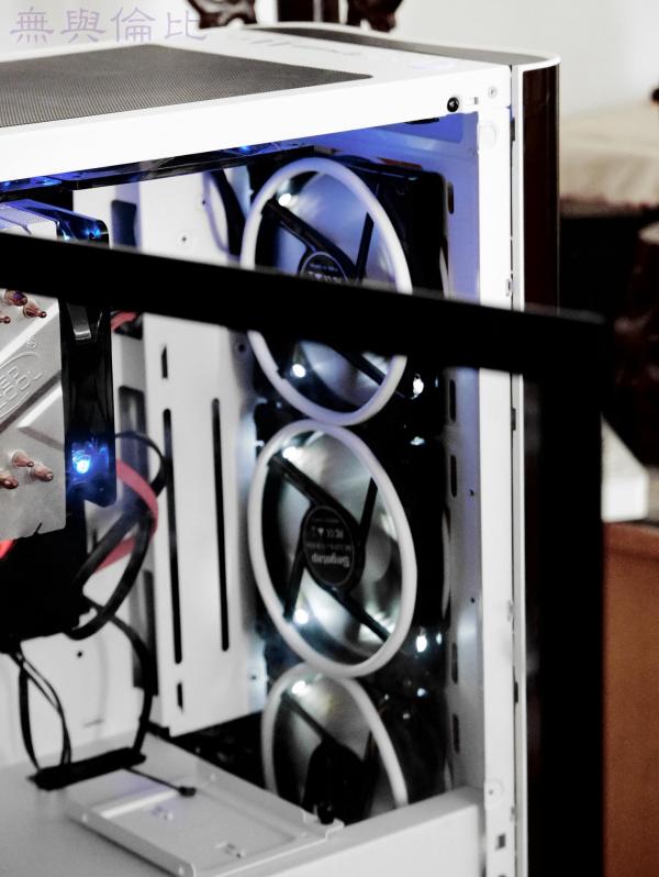 TT挑战者H3机箱联手Smart BX1 RGB 550W 电源倾情演绎RGB光效 TT挑战者H3机箱联手Smart BX1 RGB 550W 电源倾情演绎RGB光效