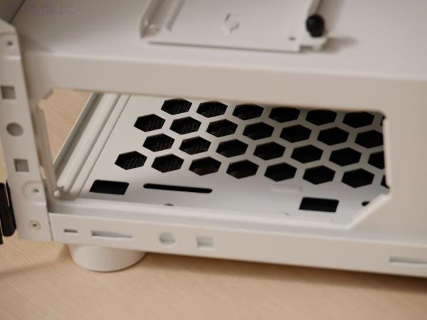 TT挑战者H3机箱联手Smart BX1 RGB 550W 电源倾情演绎RGB光效 TT挑战者H3机箱联手Smart BX1 RGB 550W 电源倾情演绎RGB光效