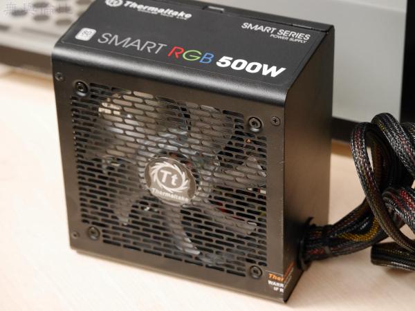 TT挑战者H3机箱联手Smart BX1 RGB 550W 电源倾情演绎RGB光效 TT挑战者H3机箱联手Smart BX1 RGB 550W 电源倾情演绎RGB光效