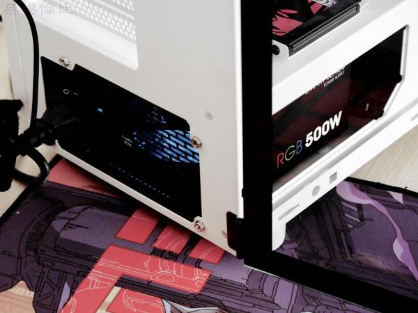 TT挑战者H3机箱联手Smart BX1 RGB 550W 电源倾情演绎RGB光效 TT挑战者H3机箱联手Smart BX1 RGB 550W 电源倾情演绎RGB光效
