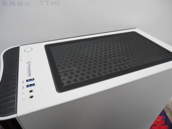 TT挑战者H3机箱联手Smart BX1 RGB 550W 电源倾情演绎RGB光效 TT挑战者H3机箱联手Smart BX1 RGB 550W 电源倾情演绎RGB光效