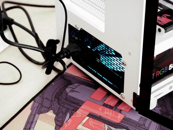 TT挑战者H3机箱联手Smart BX1 RGB 550W 电源倾情演绎RGB光效 TT挑战者H3机箱联手Smart BX1 RGB 550W 电源倾情演绎RGB光效